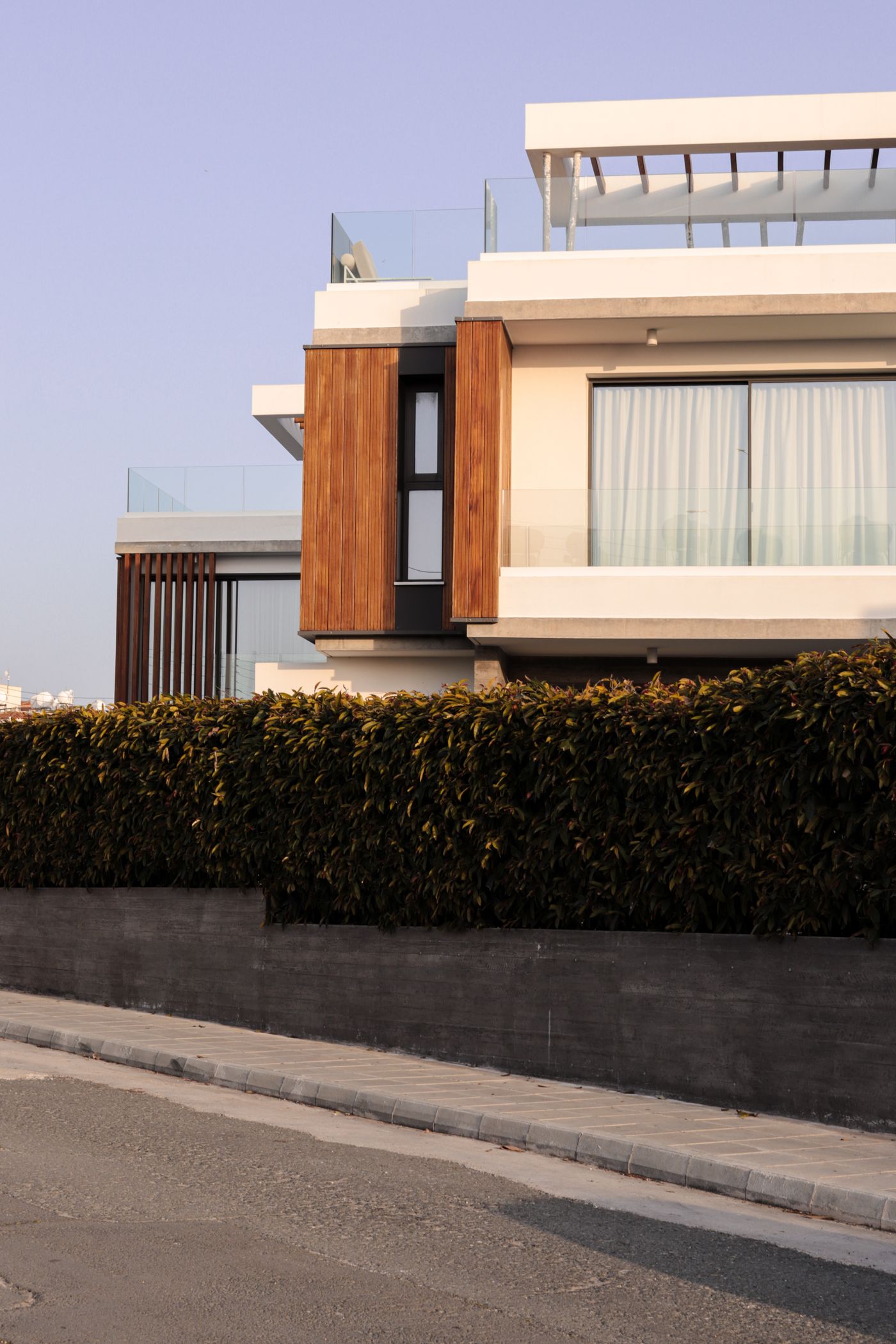 cephe tasarımı villa - asimetrik kütle ve geniş cam yüzeyli modern mimari